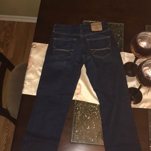 Hollister Slim Straight 30x32 dark blue denim jean